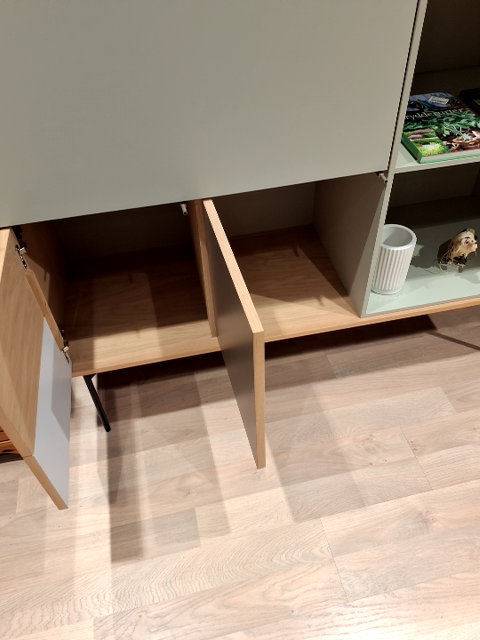 Flot skab. Aura Cabinet